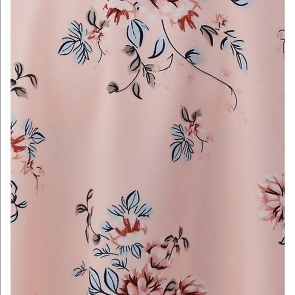 TORRID PINK FLORAL HIGH NECK HANDKERCHIEF TANK - Picture 8 of 8